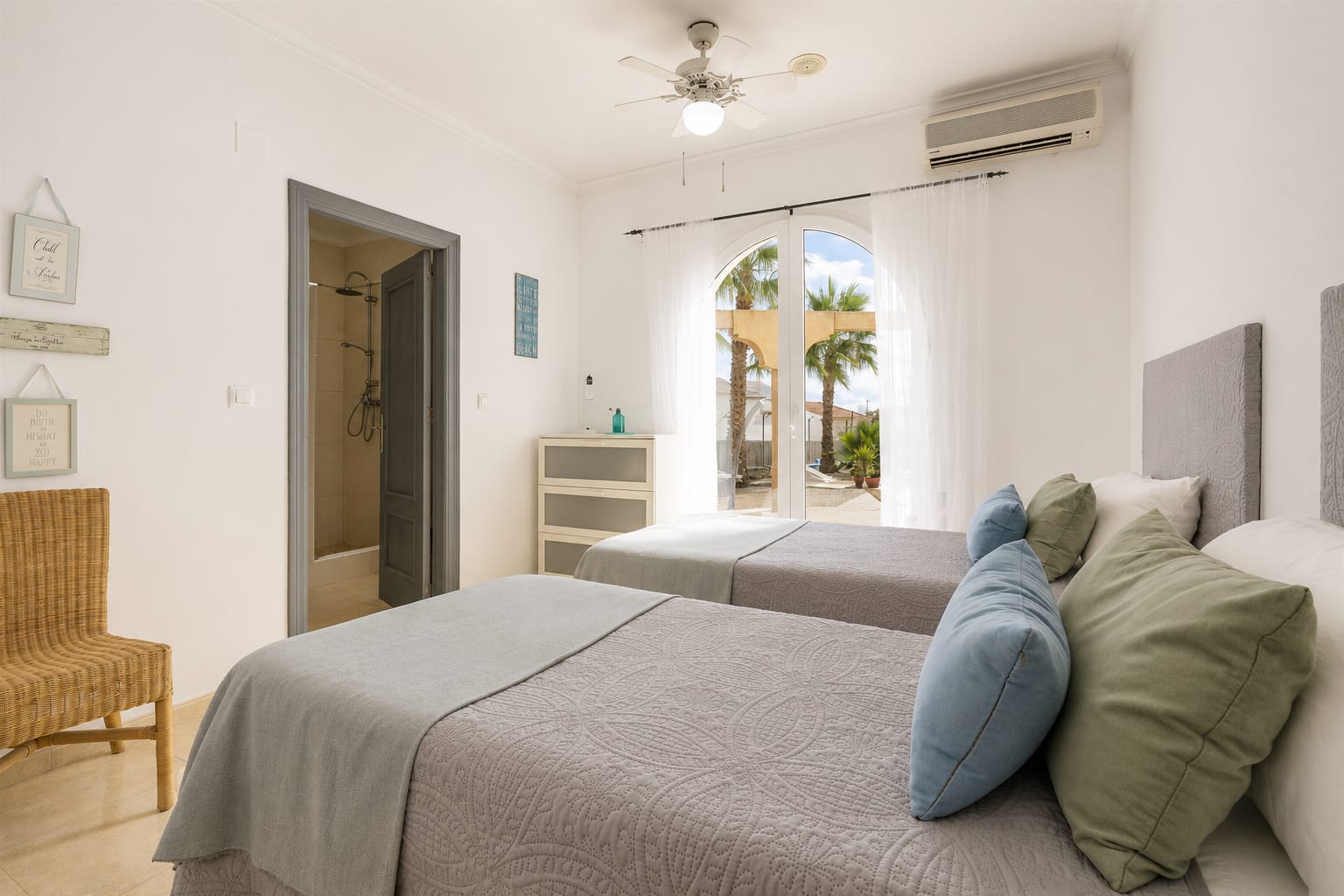 Vrijstaande villa te koop in Valle del Sol, Marbella West