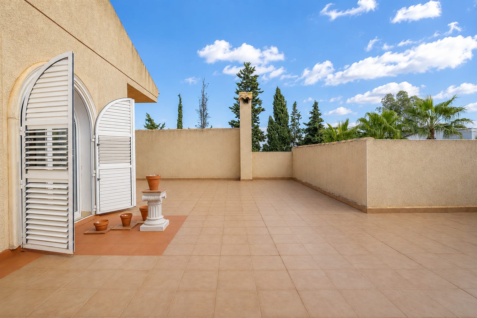 Vrijstaande villa te koop in Valle del Sol, Marbella West