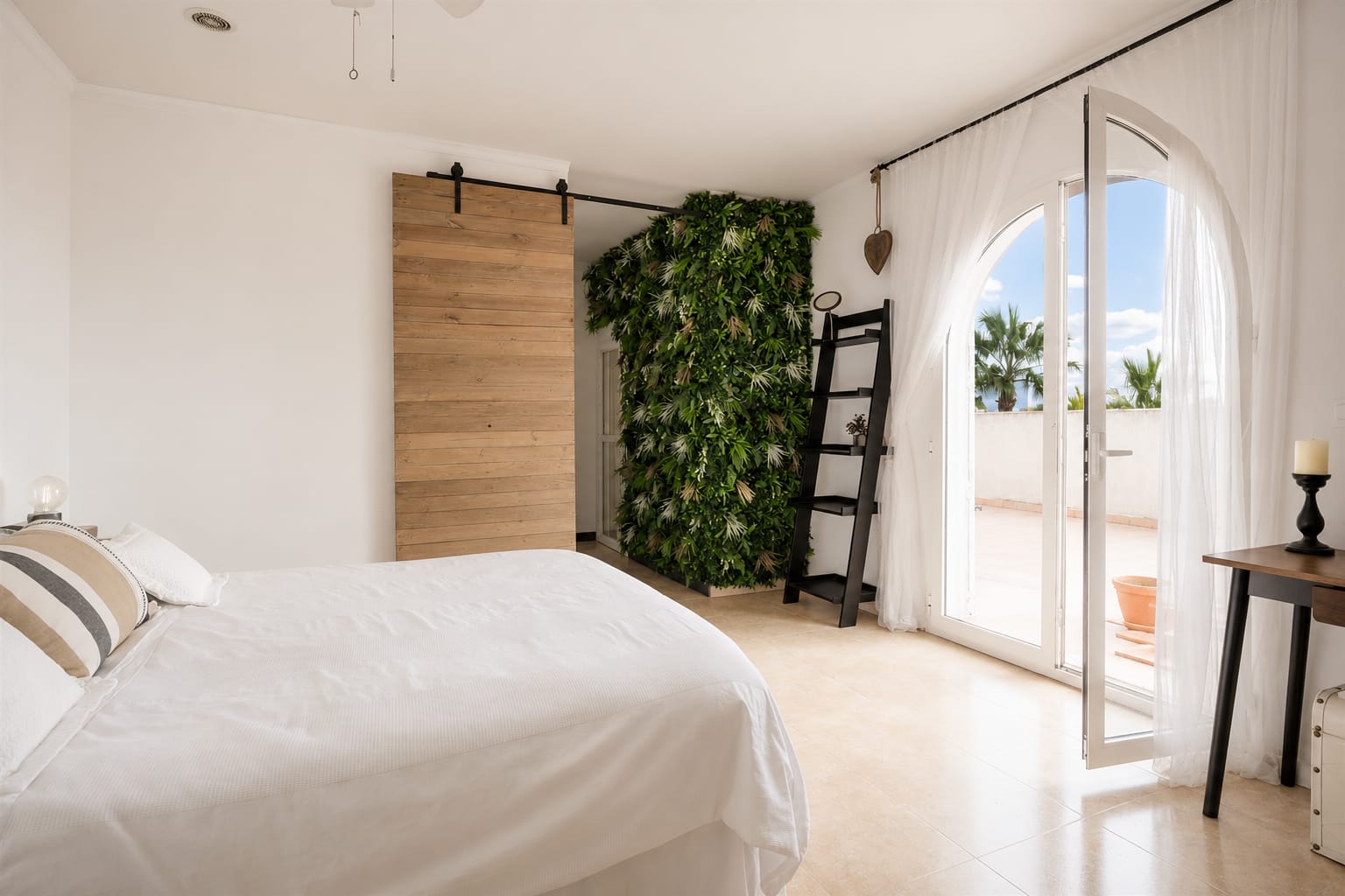 Vrijstaande villa te koop in Valle del Sol, Marbella West
