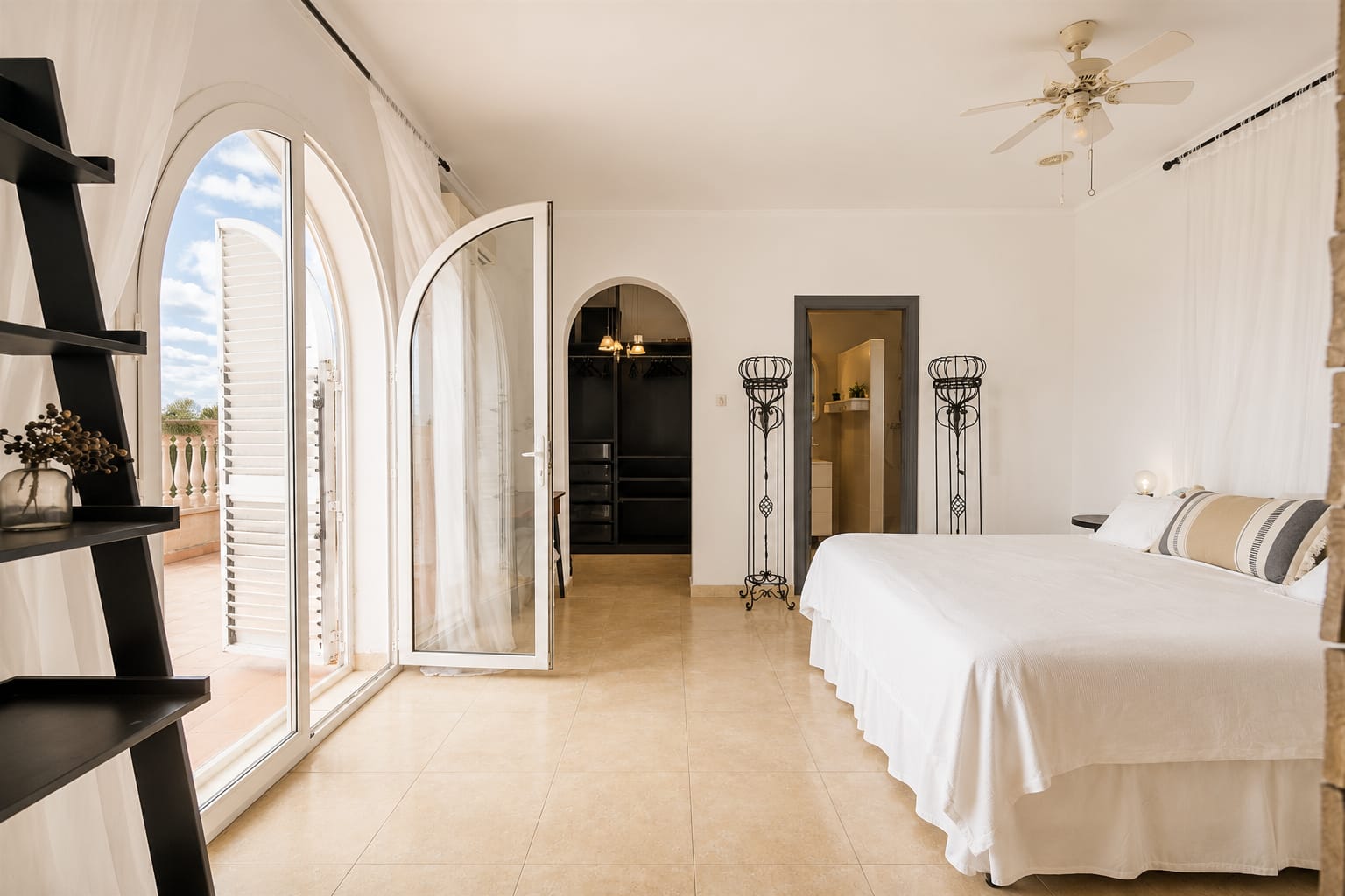 Vrijstaande villa te koop in Valle del Sol, Marbella West